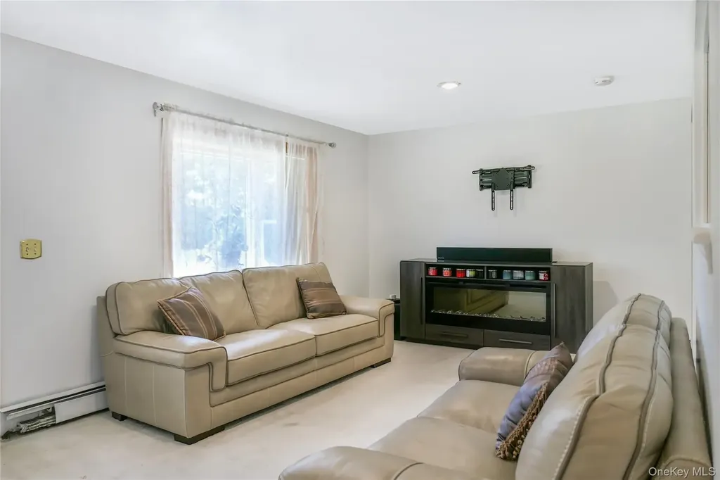 34 Wards Lane Bellport NY 11713