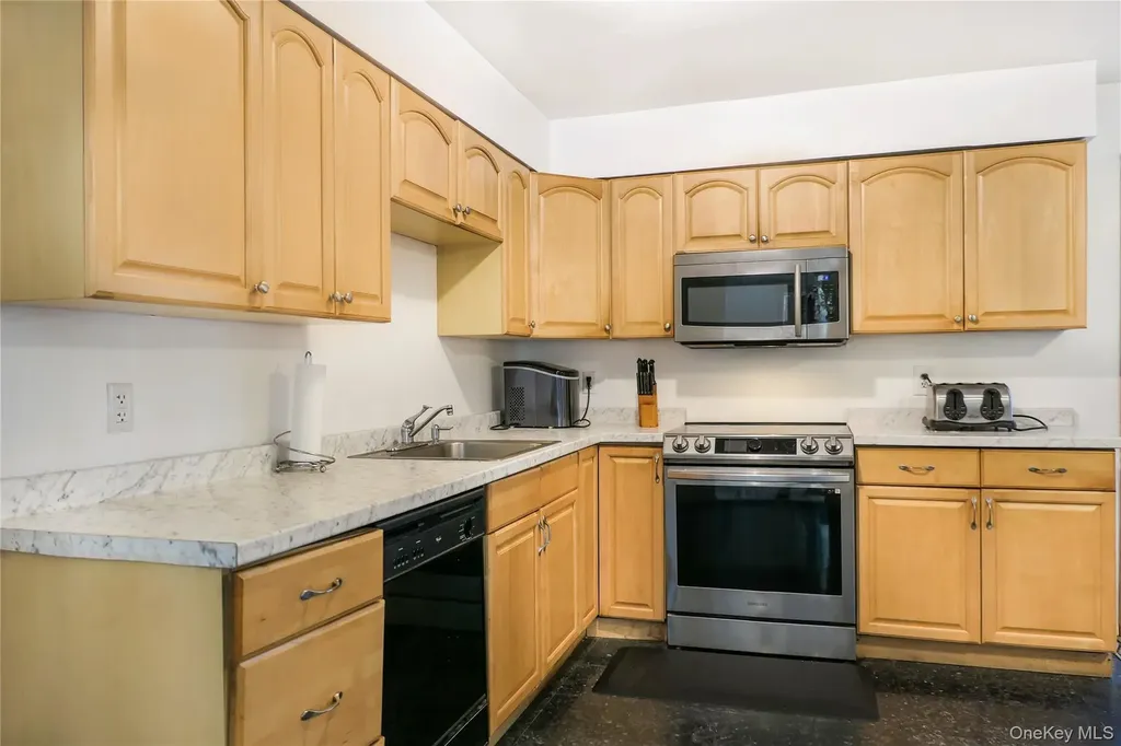 34 Wards Lane Bellport NY 11713