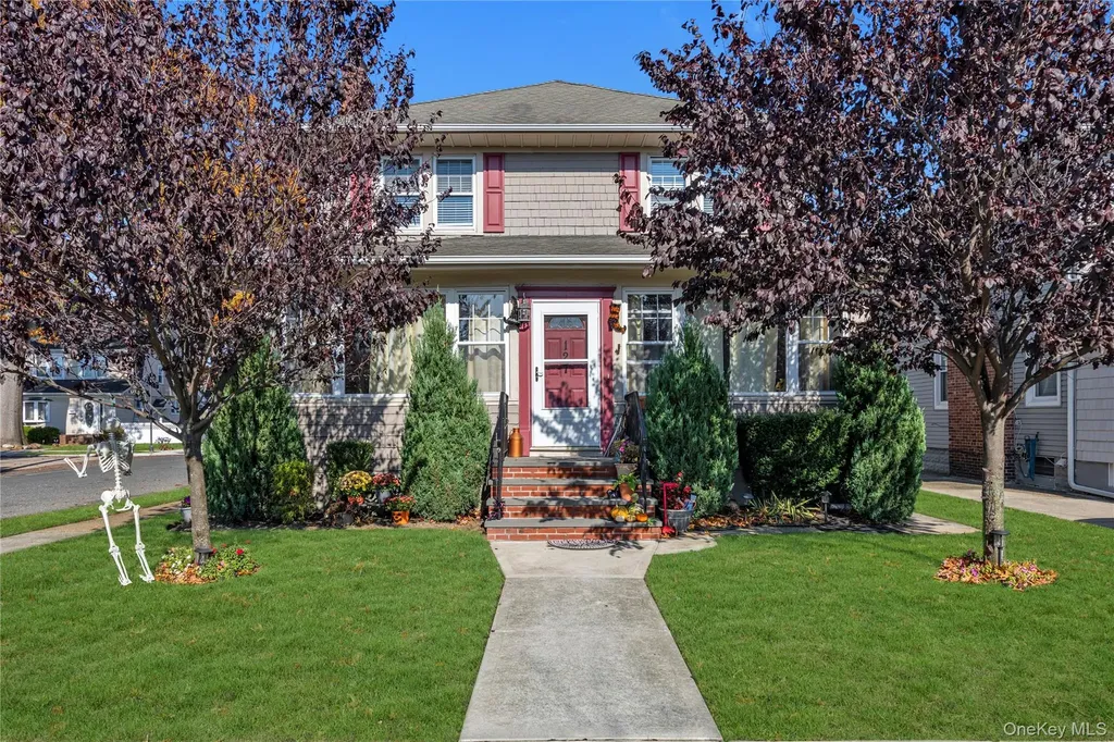127 Smith Street Lynbrook NY 11563
