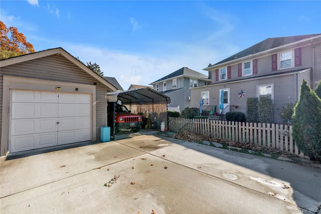127 Smith Street Lynbrook NY 11563
