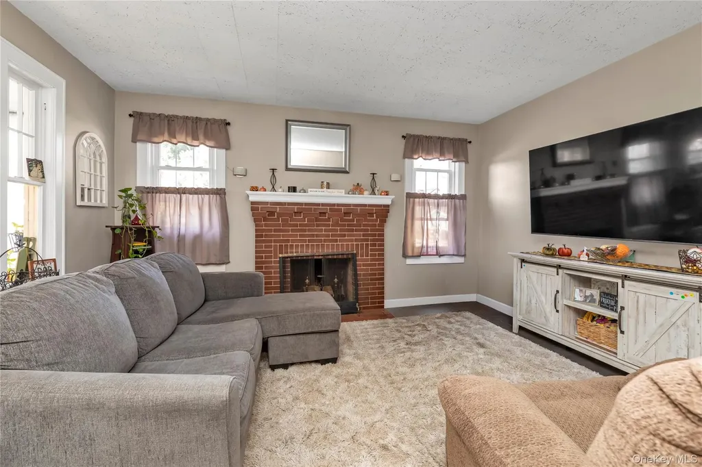 127 Smith Street Lynbrook NY 11563