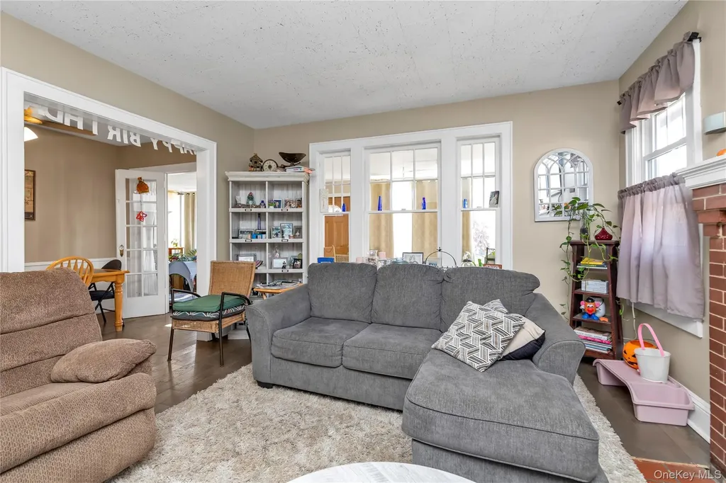 127 Smith Street Lynbrook NY 11563