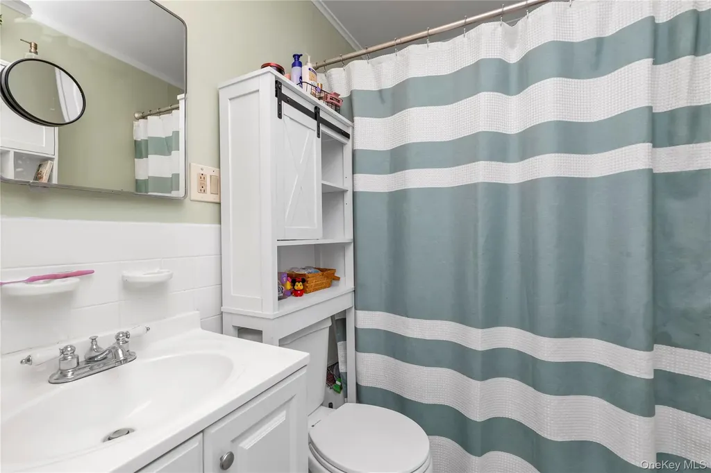 127 Smith Street Lynbrook NY 11563