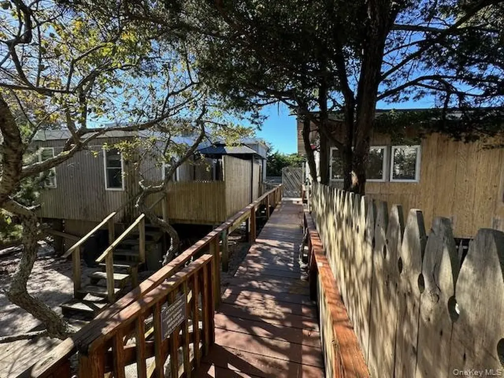 187 Holly Walk Cherry Grove NY 11782