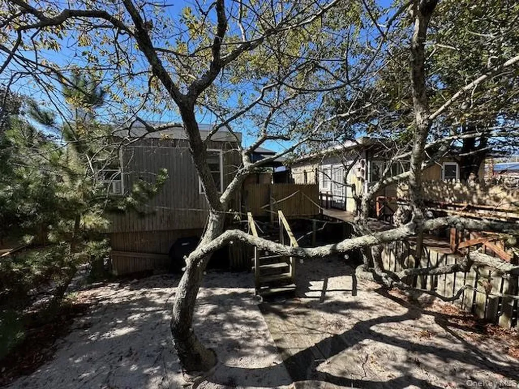 187 Holly Walk Cherry Grove NY 11782