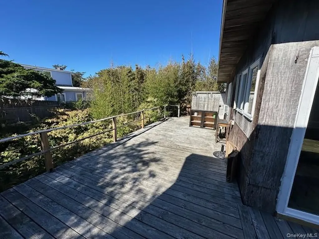 187 Holly Walk Cherry Grove NY 11782