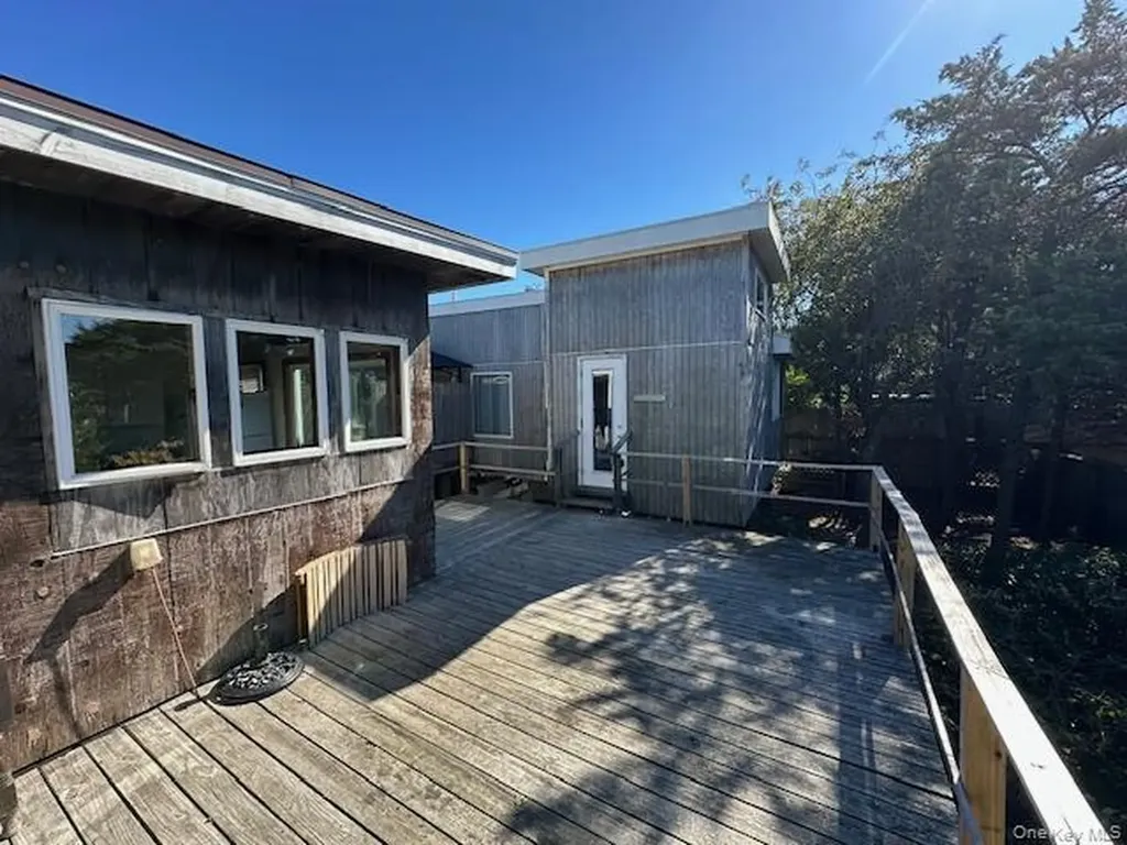 187 Holly Walk Cherry Grove NY 11782