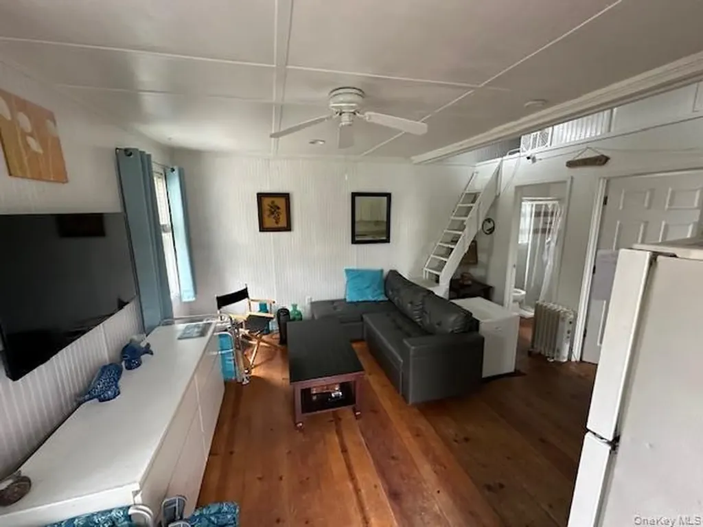 187 Holly Walk Cherry Grove NY 11782