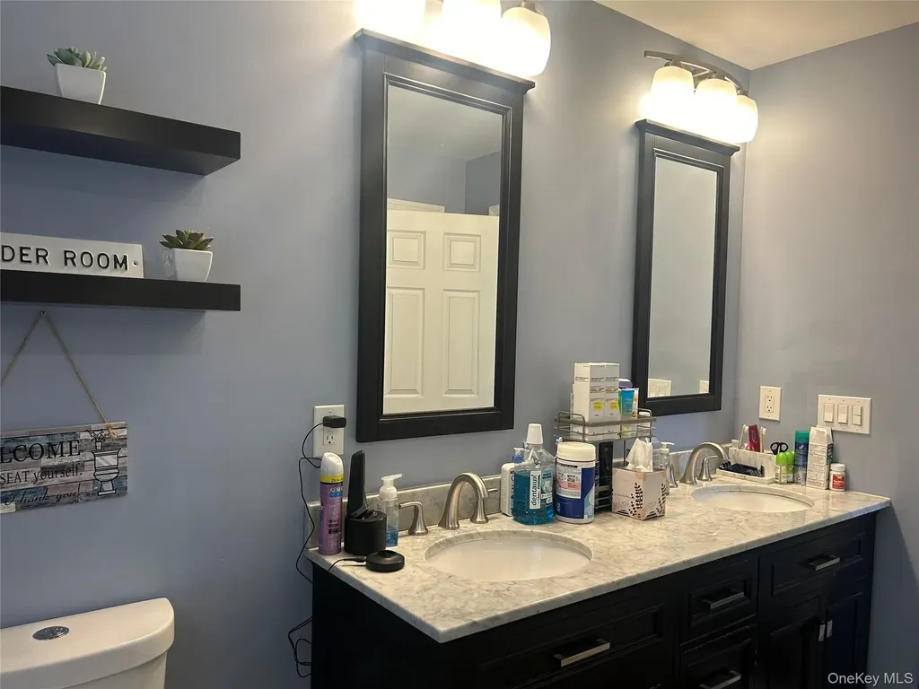 313 Lexington Avenue West Babylon NY 11704