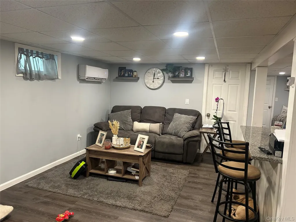313 Lexington Avenue West Babylon NY 11704