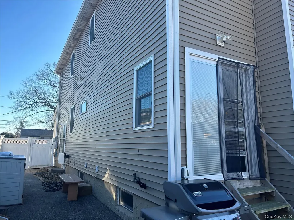 313 Lexington Avenue West Babylon NY 11704
