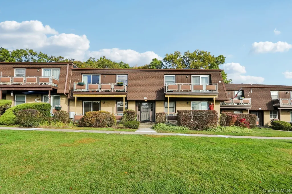2 Germonds Village Bardonia NY 10954
