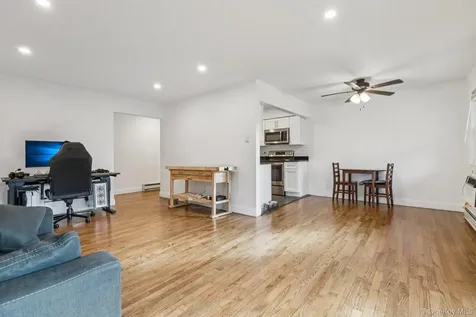 2 Germonds Village Bardonia NY 10954