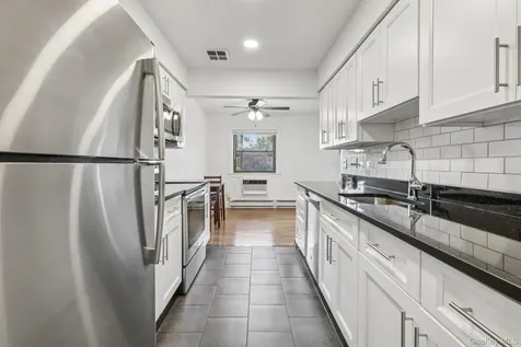 2 Germonds Village Bardonia NY 10954