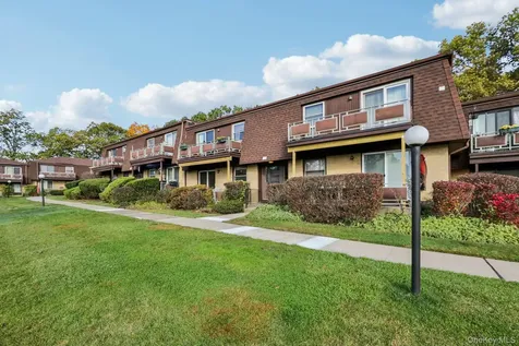 2 Germonds Village Bardonia NY 10954
