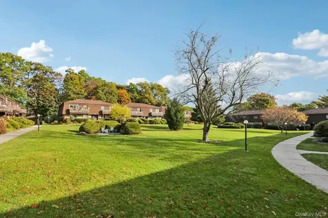 2 Germonds Village Bardonia NY 10954