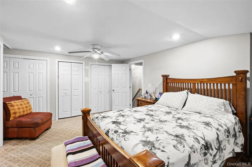 9 Riviera Parkway Lindenhurst NY 11757