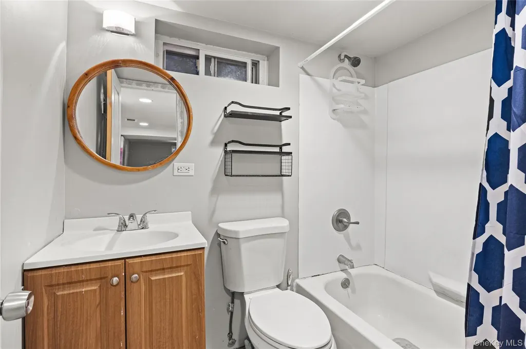 9 Riviera Parkway Lindenhurst NY 11757