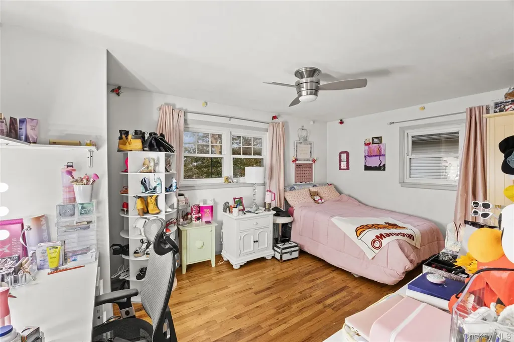 9 Riviera Parkway Lindenhurst NY 11757