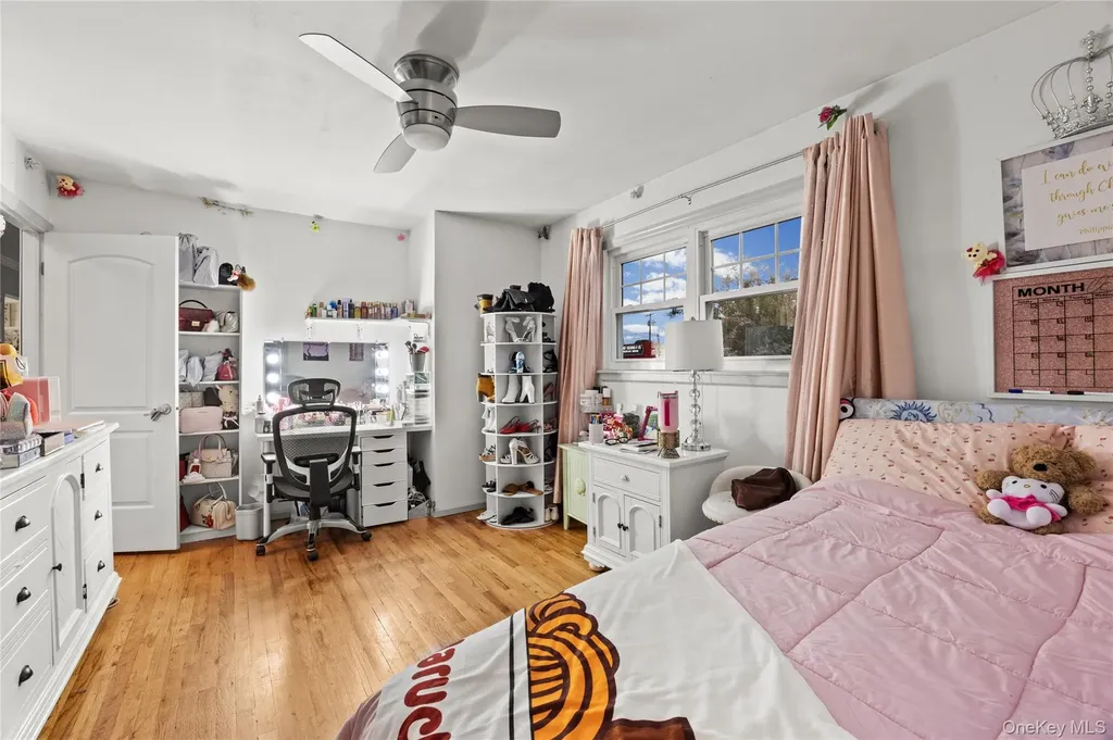 9 Riviera Parkway Lindenhurst NY 11757