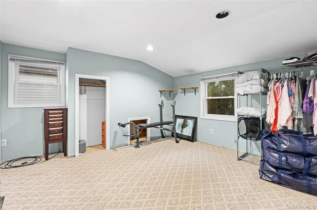 9 Riviera Parkway Lindenhurst NY 11757