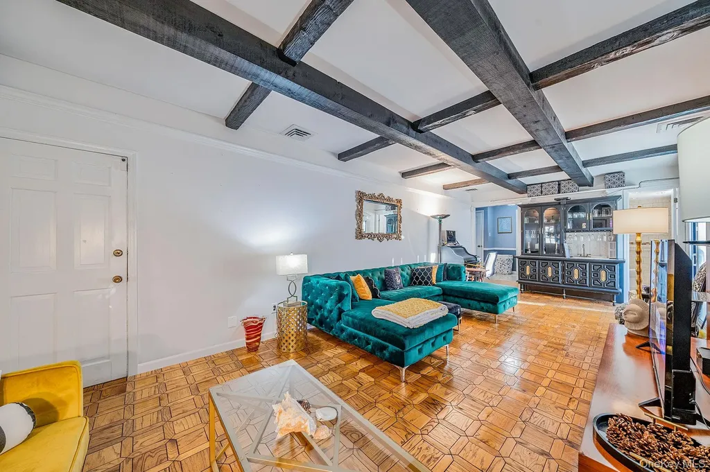 28 Winfield Davis Drive Coram NY 11727