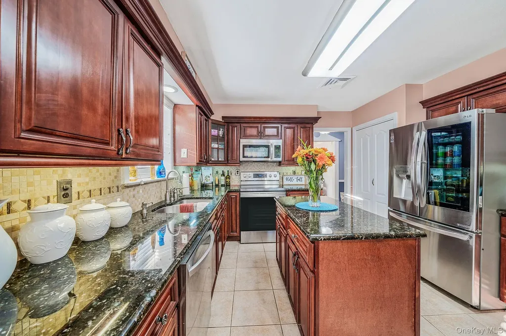 28 Winfield Davis Drive Coram NY 11727