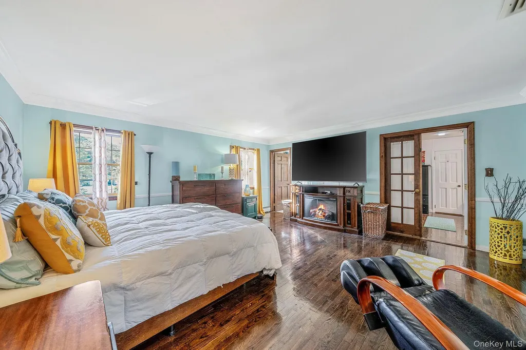 28 Winfield Davis Drive Coram NY 11727