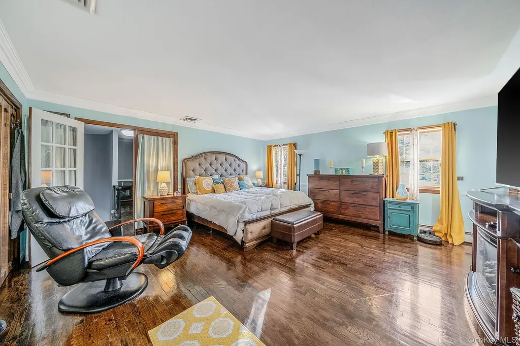 28 Winfield Davis Drive Coram NY 11727