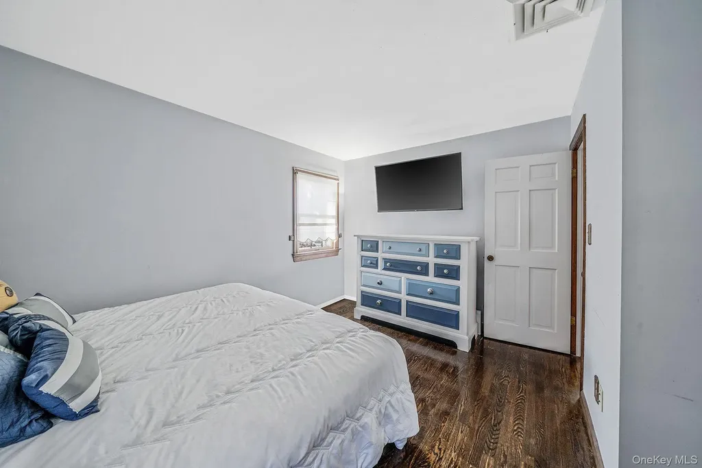 28 Winfield Davis Drive Coram NY 11727