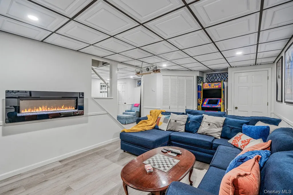 28 Winfield Davis Drive Coram NY 11727