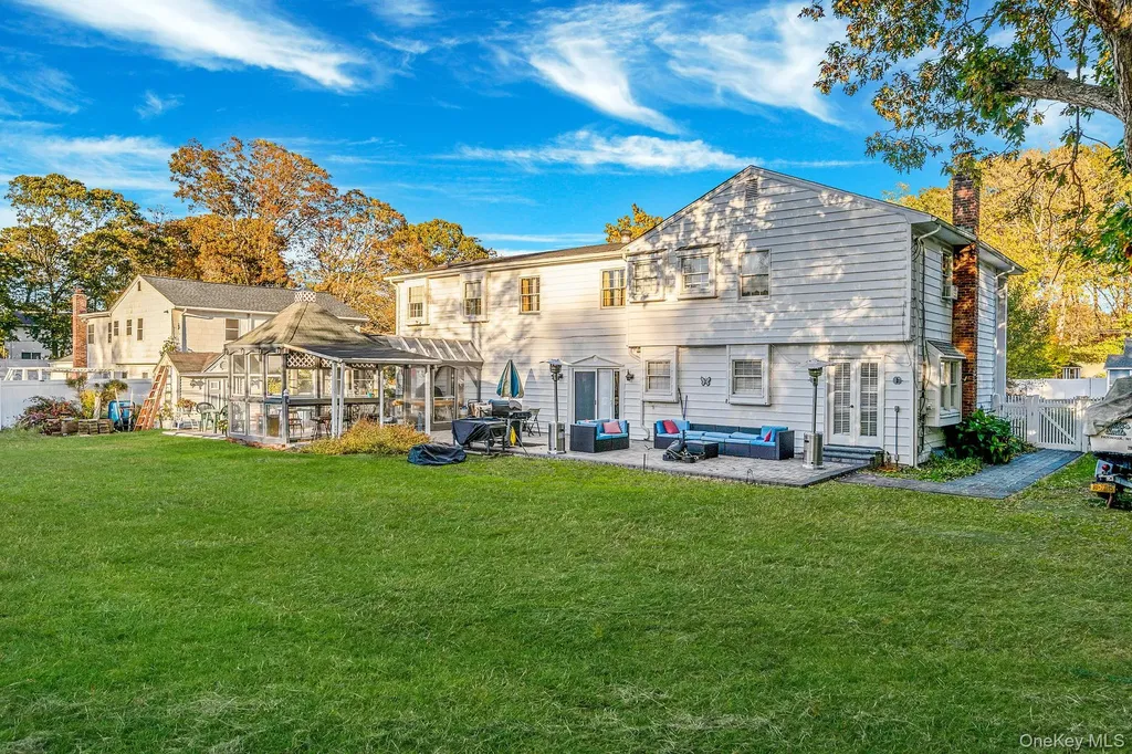 28 Winfield Davis Drive Coram NY 11727