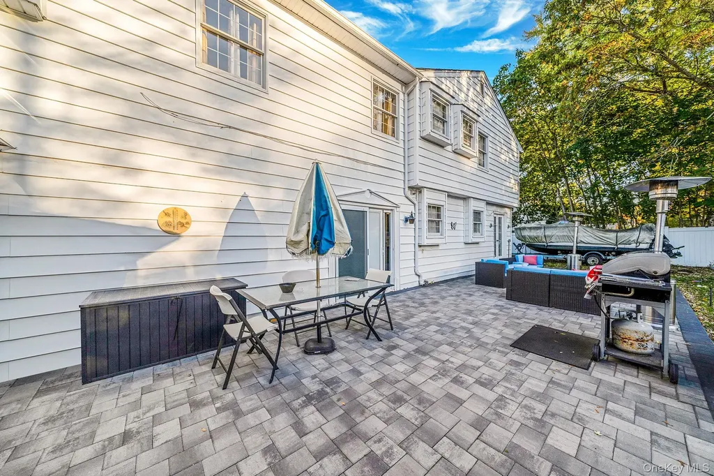 28 Winfield Davis Drive Coram NY 11727