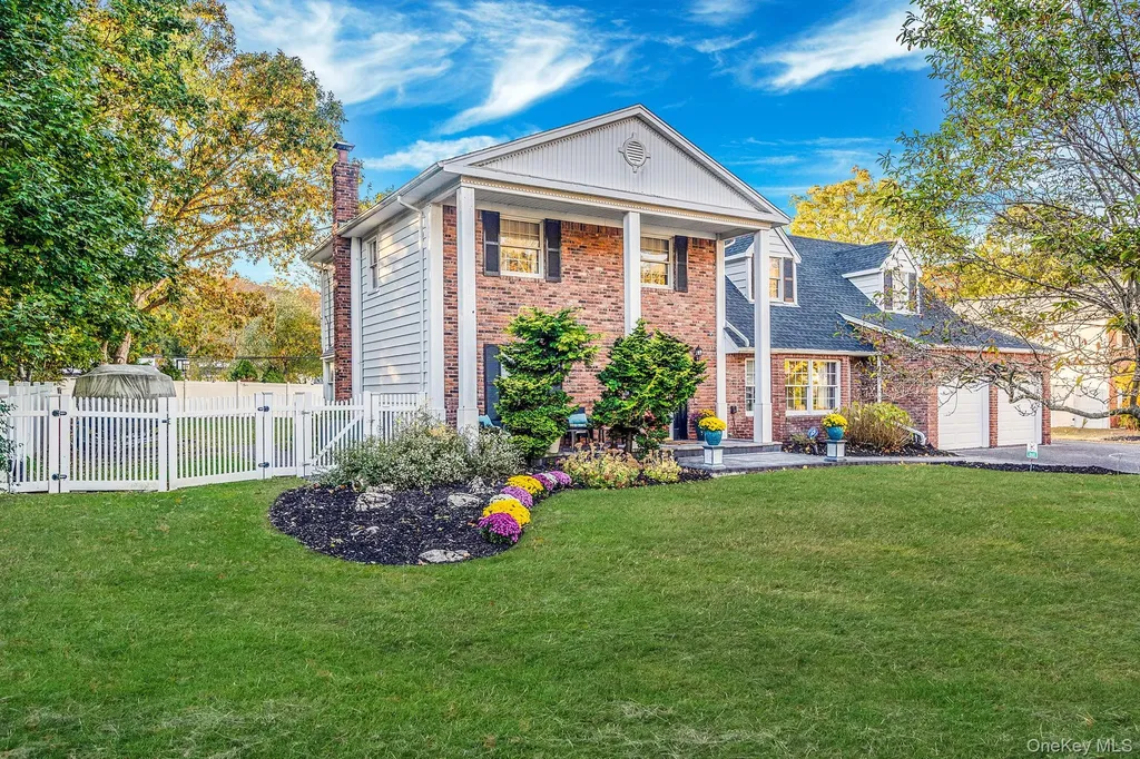 28 Winfield Davis Drive Coram NY 11727