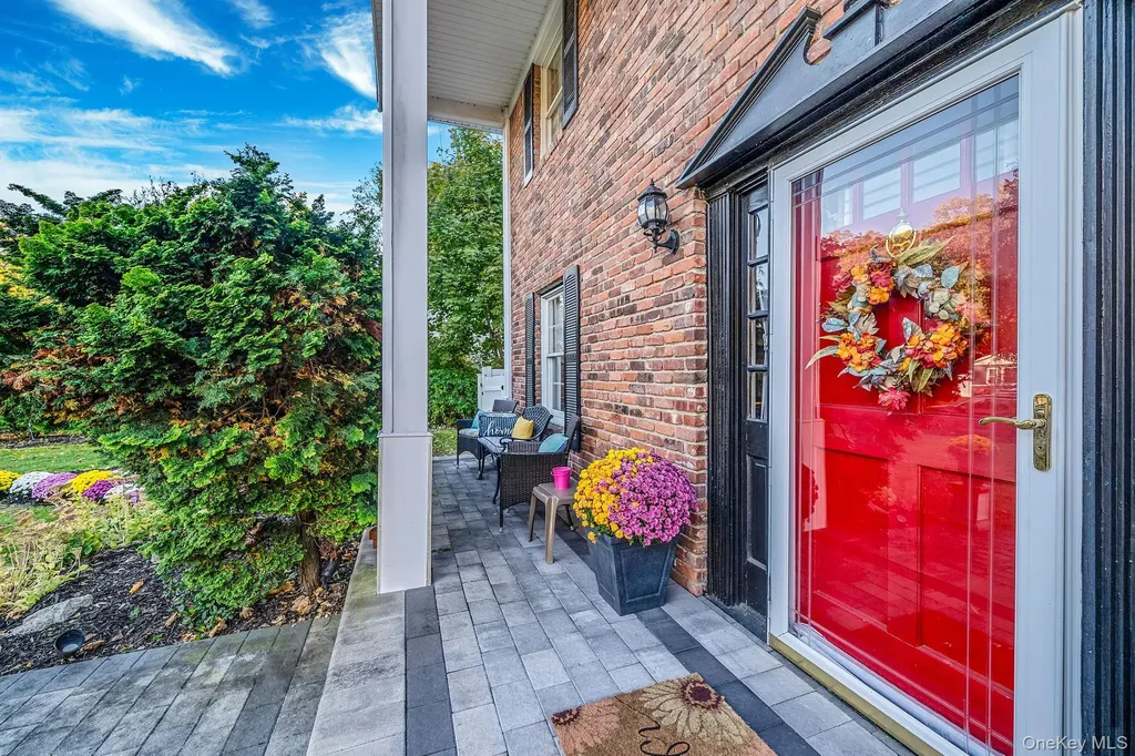 28 Winfield Davis Drive Coram NY 11727