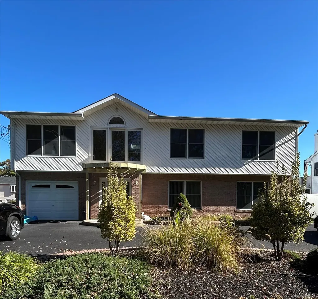 620 Lake Boulevard Lindenhurst NY 11757