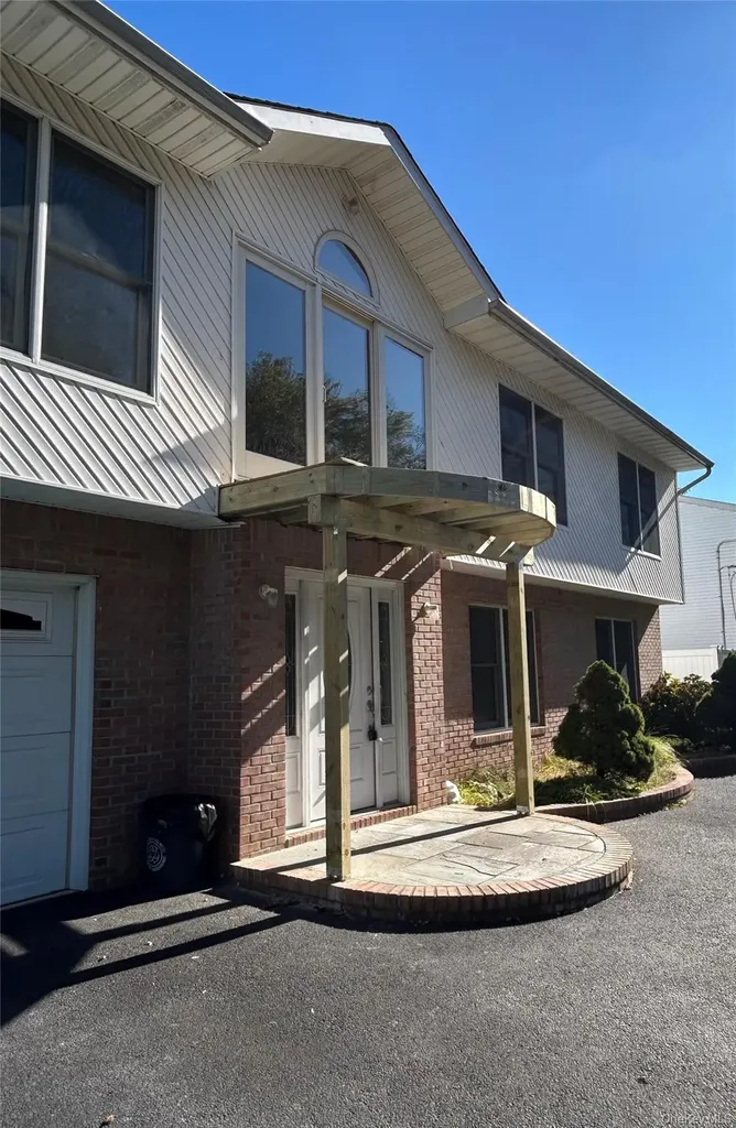 620 Lake Boulevard Lindenhurst NY 11757