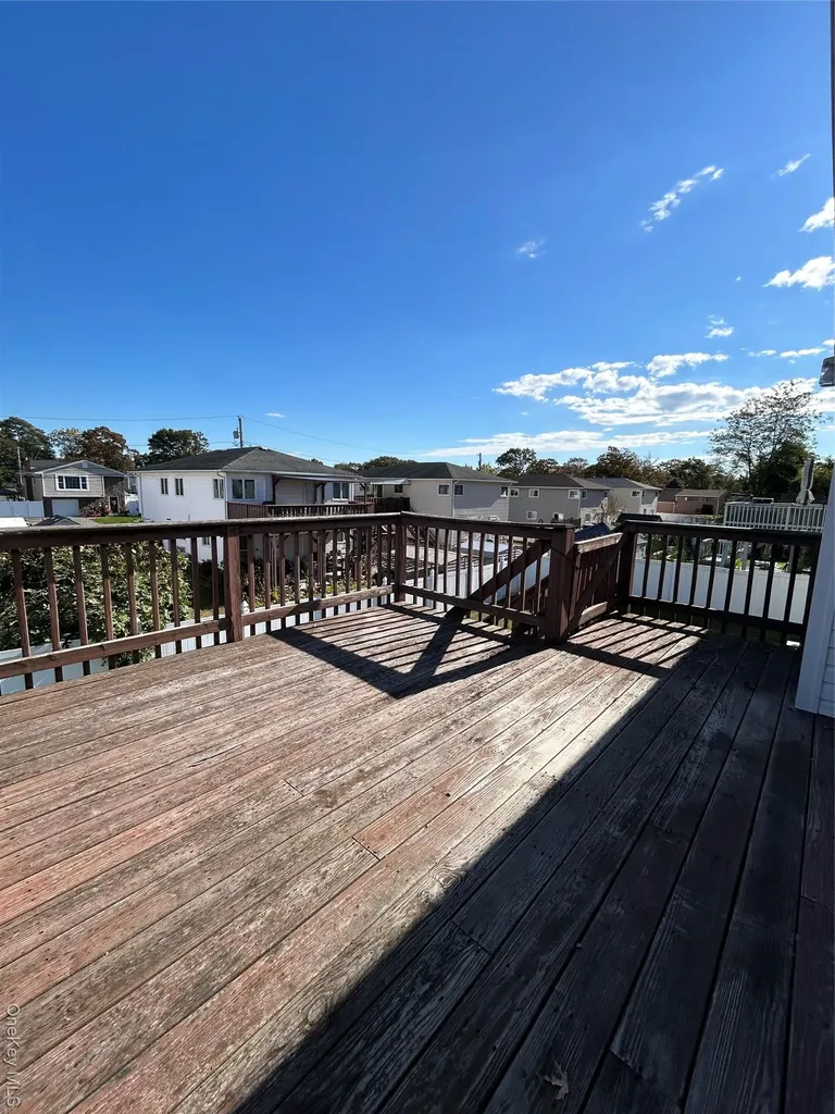 620 Lake Boulevard Lindenhurst NY 11757