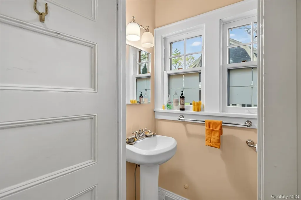 20 Whitehouse Avenue Poughkeepsie NY 12601