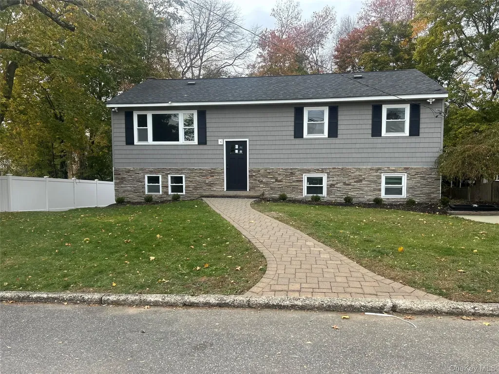 26 Hanover Place Smithtown NY 11787
