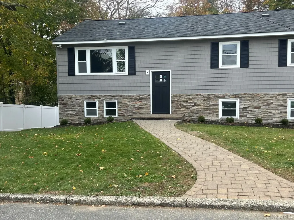 26 Hanover Place Smithtown NY 11787