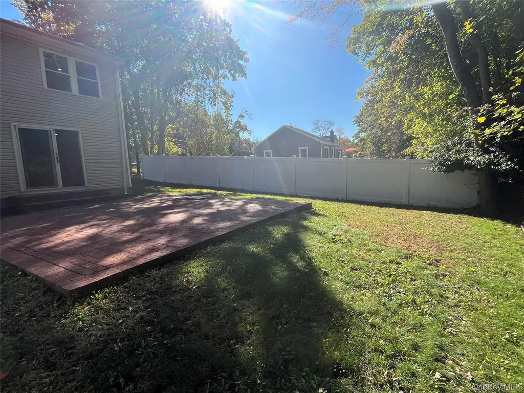 26 Hanover Place Smithtown NY 11787