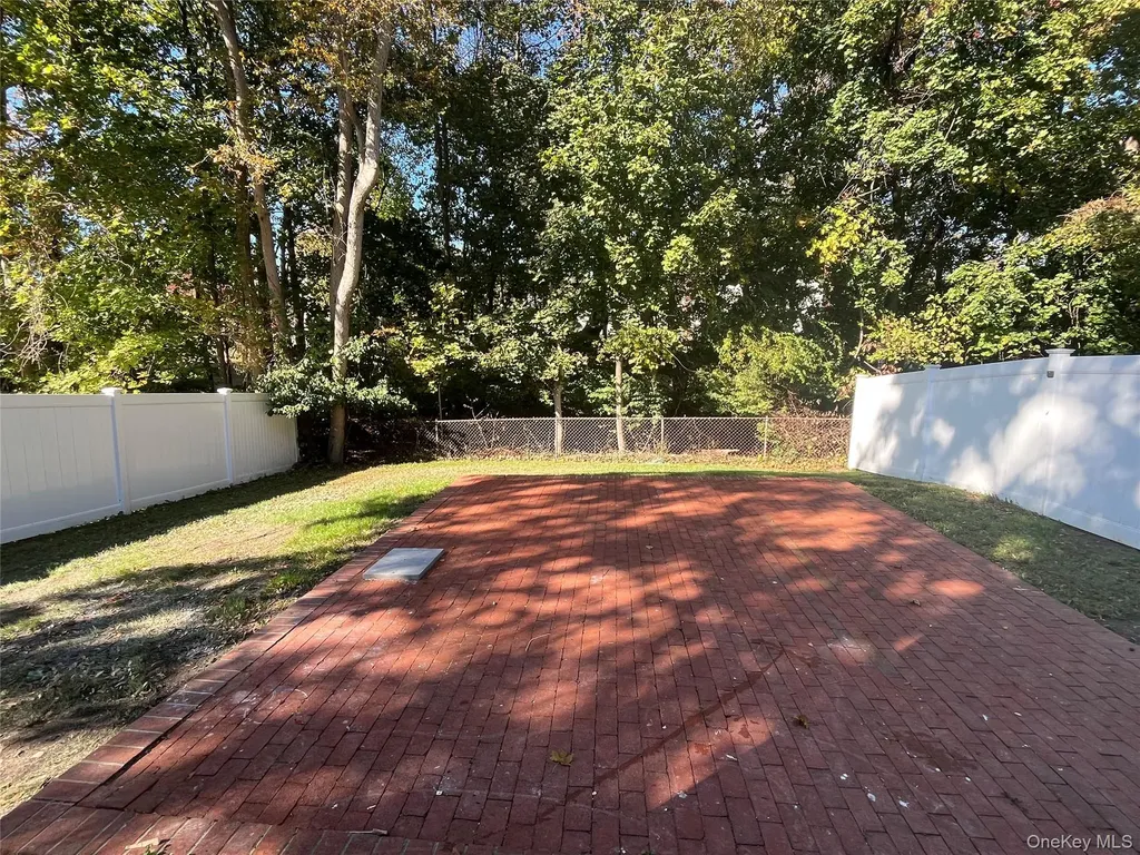 26 Hanover Place Smithtown NY 11787