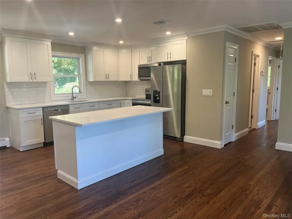 26 Hanover Place Smithtown NY 11787
