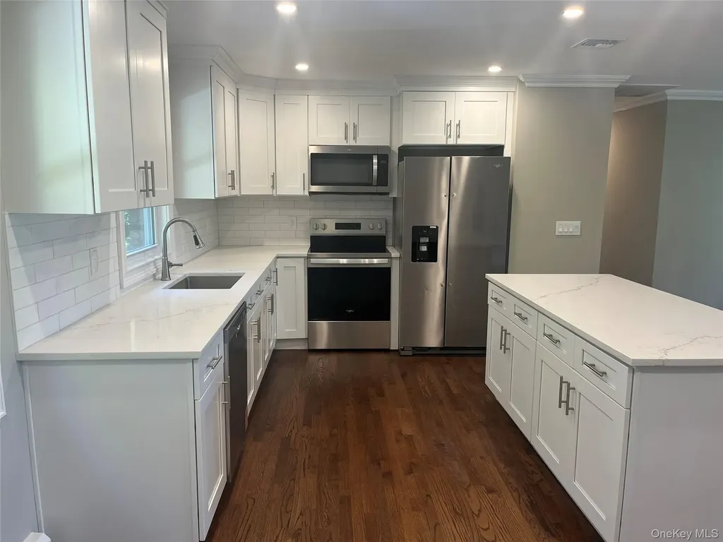26 Hanover Place Smithtown NY 11787