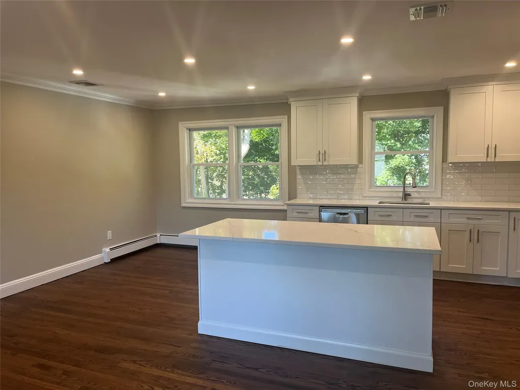26 Hanover Place Smithtown NY 11787