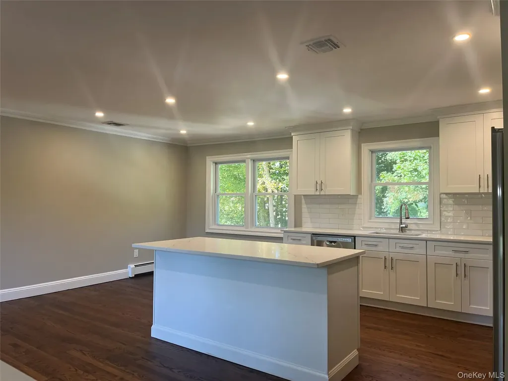 26 Hanover Place Smithtown NY 11787