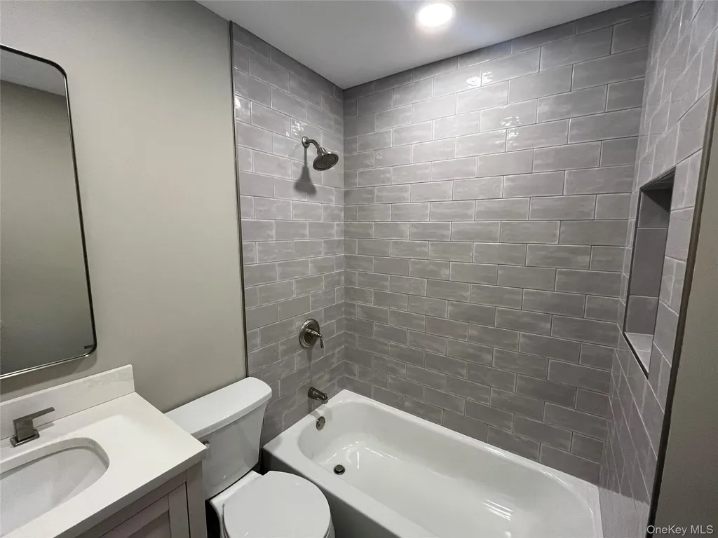 26 Hanover Place Smithtown NY 11787