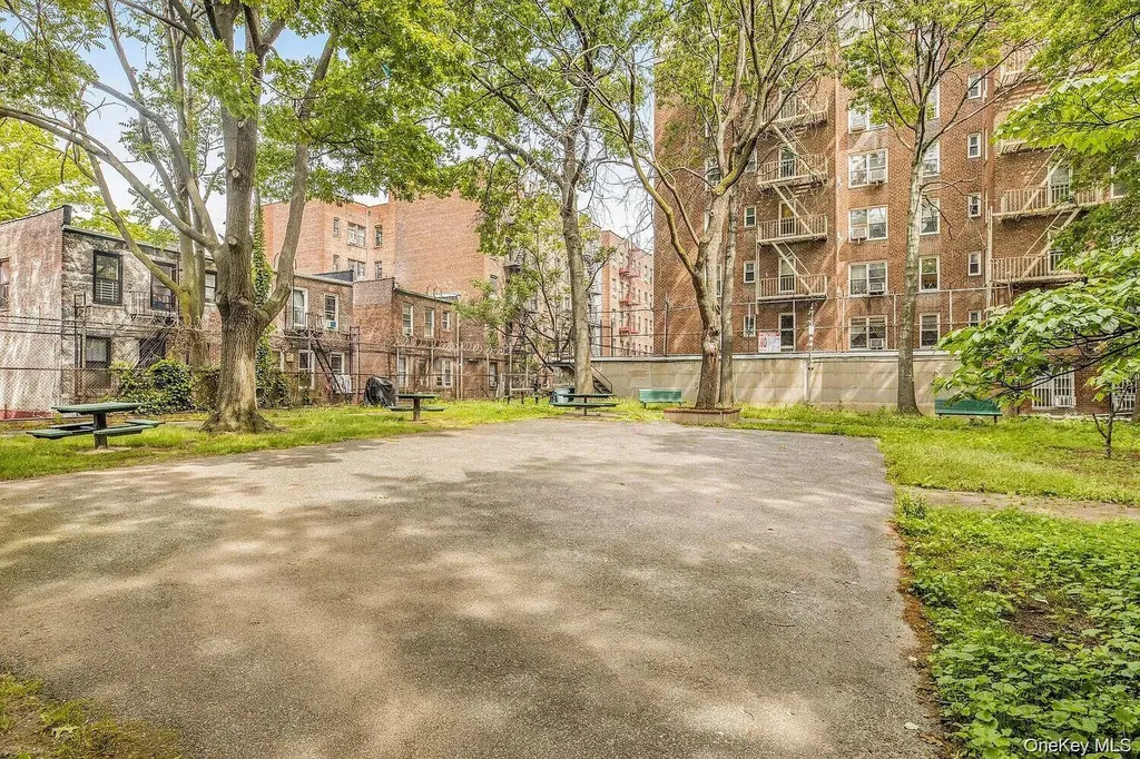 1480 Thieriot Avenue Bronx NY 10460
