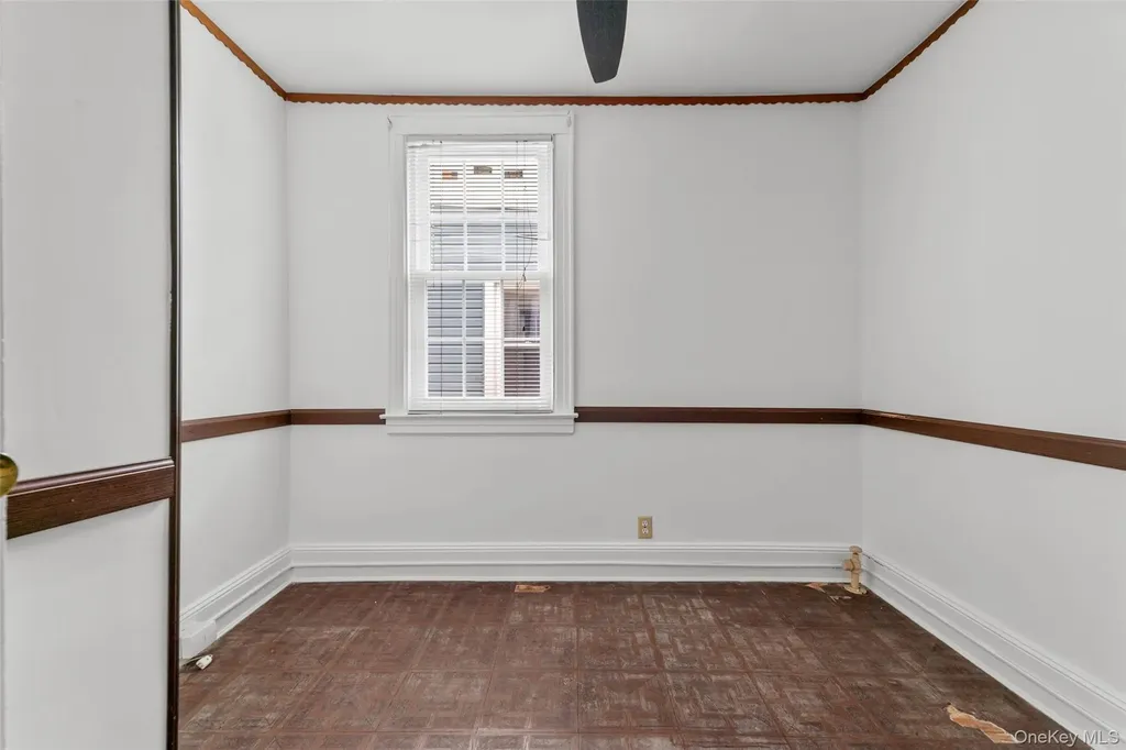 6924 67th Place Glendale NY 11385